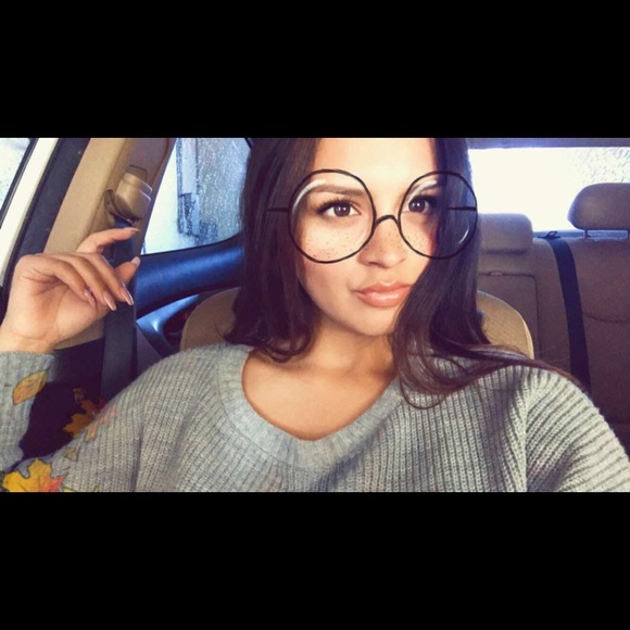 Meet your Posher, Monique - Picture 1 of 1